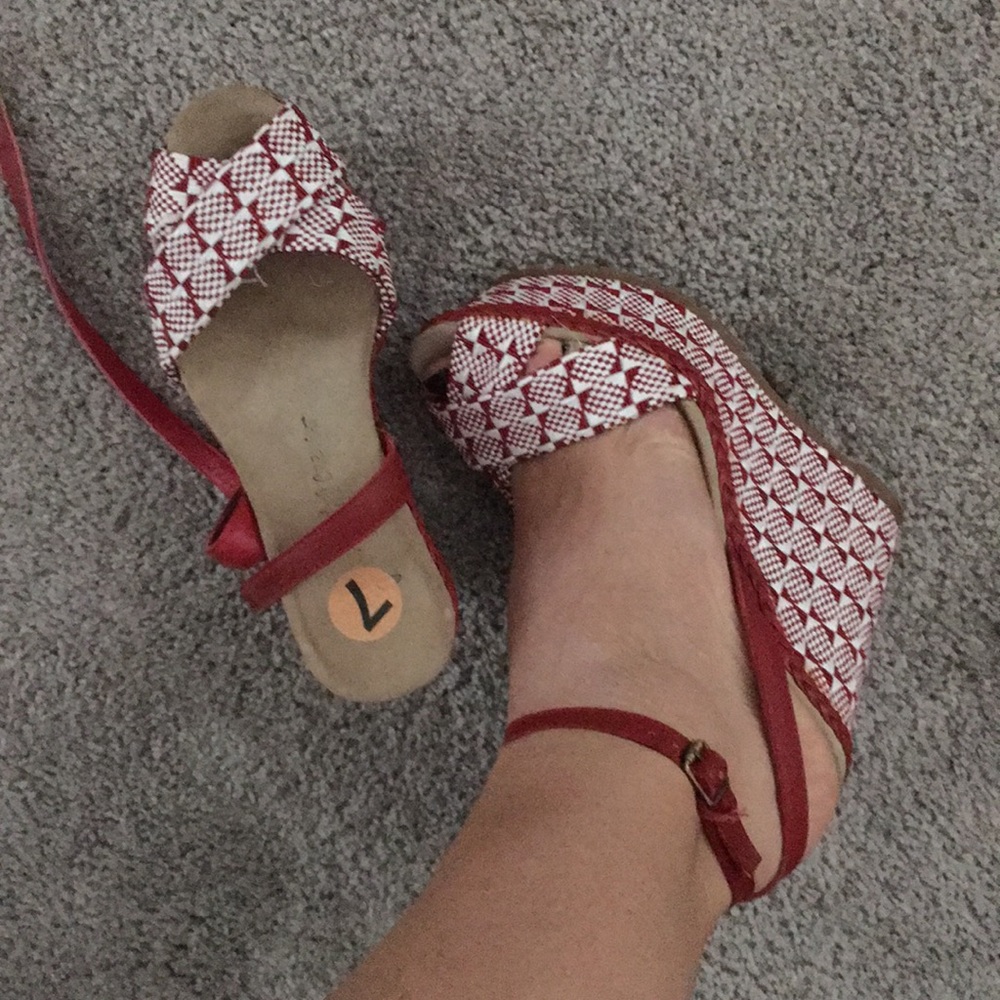 Red and white woven wedges Size 7